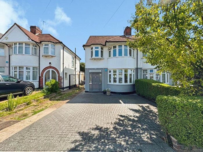 4 Bedroom Semi Detached House For Sale In Stoneyfields Lane, Edgware, HA8