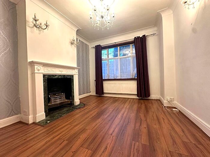 4 Bedroom Terraced House To Rent In Horns Road, Ilford, IG6