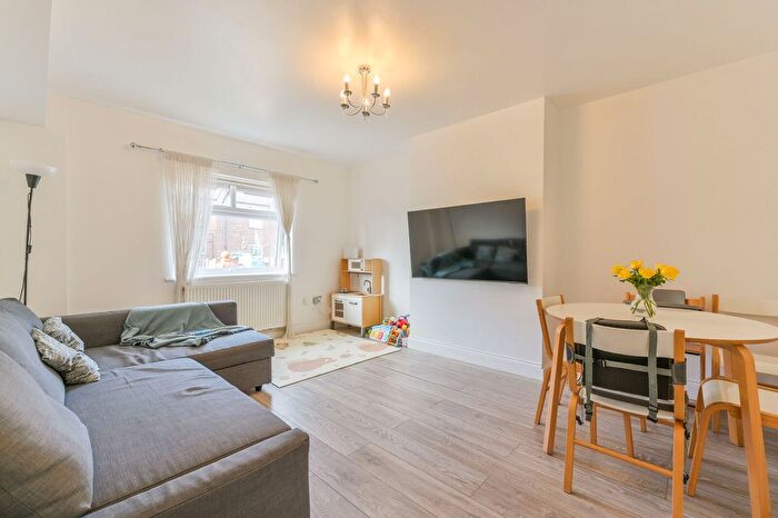 2 Bedroom Flat For Sale In Carville Crescent, Brentford, TW8