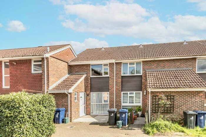 3 Bedroom Property To Rent In Aspen Close, London, W5