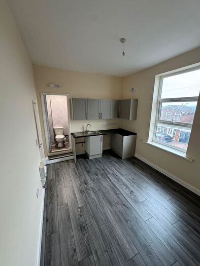 1 Bedroom Flat To Rent In Church Street, Gornal Wood, Dudley, DY3