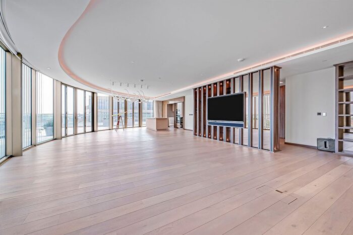 3 Bedroom Flat To Rent In Warwick Lane, London, W14