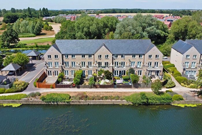 5 Bedroom Town House For Sale In Skipper Way, Little Paxton, PE19