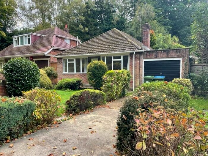 2 Bedroom Bungalow To Rent In Exleigh Close, Southampton, SO18