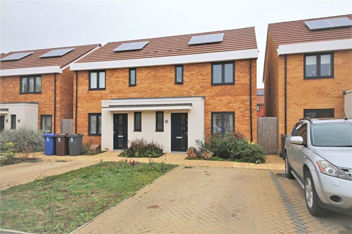 3 Bedroom Semi-Detached House For Sale In Lapwin Close, East Tilbury, Essex, RM18