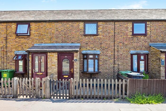 2 Bedroom Cottage For Sale In Ware Road, Hoddesdon, EN11