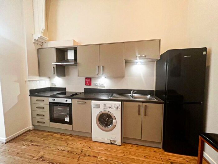 2 Bedroom Apartment To Rent In Holderness Road, Hull, HU9