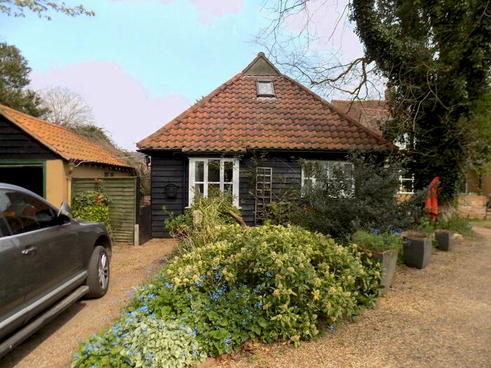 2 Bedroom Link Detached House To Rent In Queen Street, Castle Hedingham, CO9