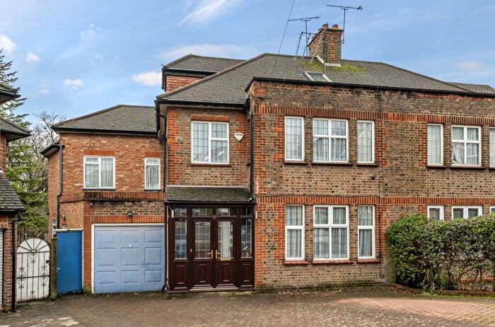 6 Bedroom Semi Detached House For Sale In Folkington Corner, Woodside Park, N12