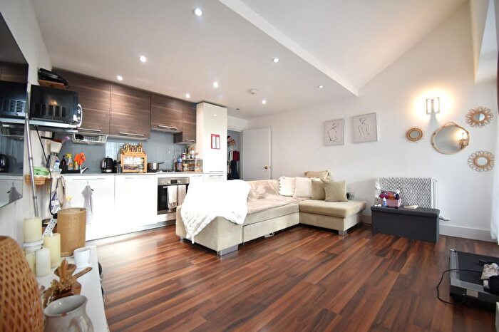 1 Bedroom Flat To Rent In Station Road, London, NW4