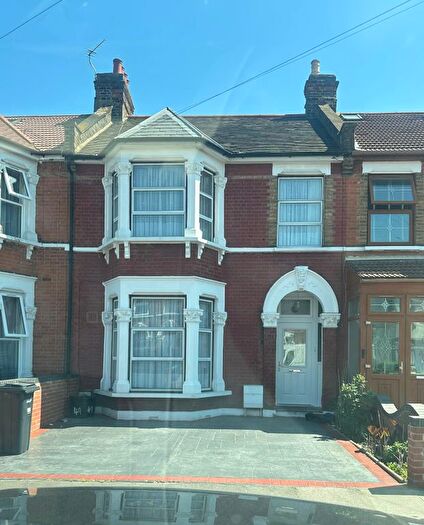 4 Bedroom Terraced House To Rent In Hazeldene Road, Ilford, IG3