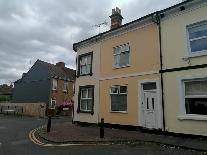 3 Bedroom Property To Rent In North Street, Swindon, SN1