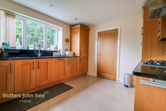 4 Bedroom Detached House For Sale In Spinney Drive, Weston, CW2