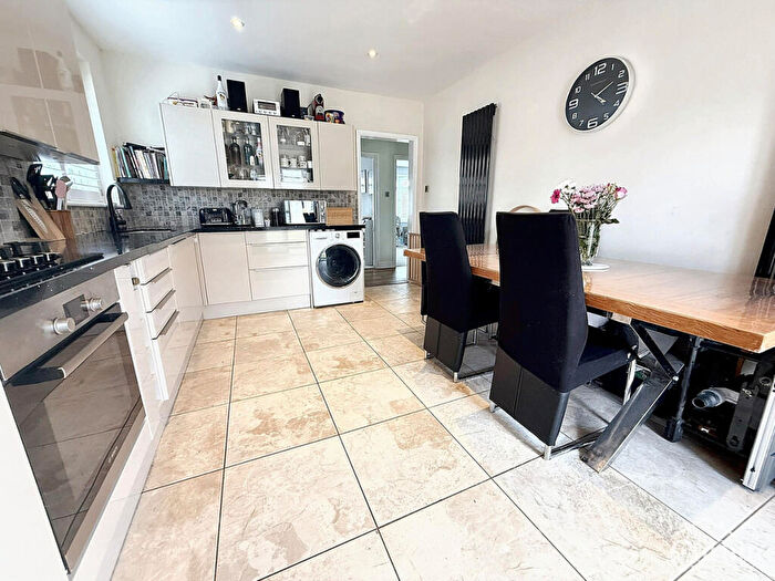 2 Bedroom Bungalow For Sale In Langside Avenue, Poole, BH12