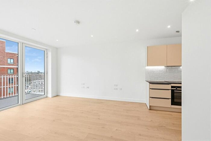 2 Bedroom Flat To Rent In Hollidge House, Southlake Road, London, SE28