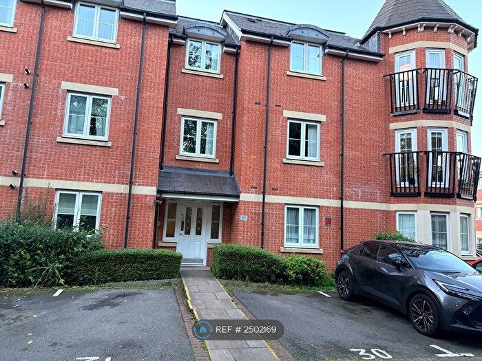 2 Bedroom Flat To Rent In Collingtree Court, Solihull, B92
