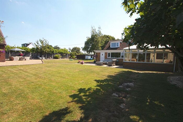 4 Bedroom Semi-Detached House For Sale In Dunton Road, Billericay, CM12