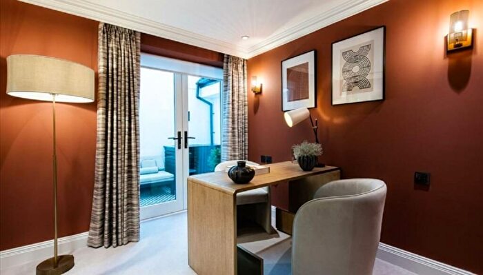 3 Bedroom Flat To Rent In Prince Of Wales Terrace, London, W8