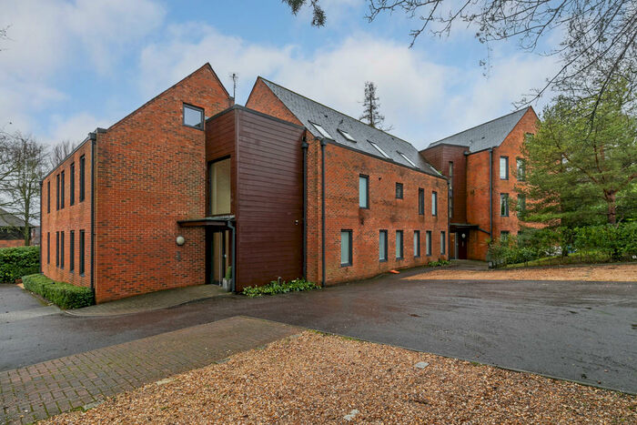 2 Bedroom Ground Flat To Rent In Bereweeke Road, Winchester, SO22