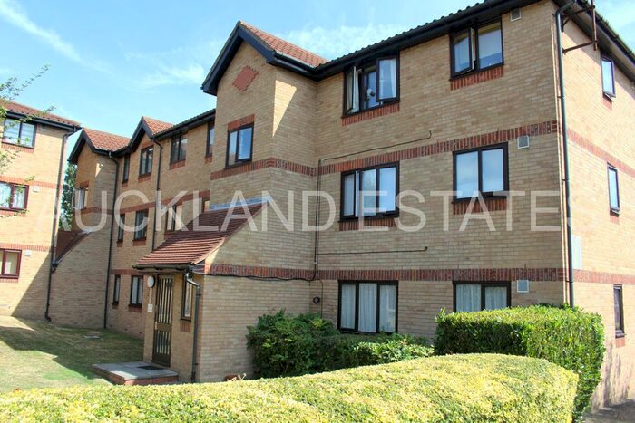 1 Bedroom Flat To Rent In Waddington Close, Burleigh Road, Enfield, EN1
