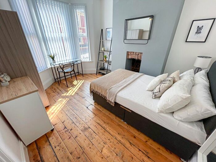 3 Bedroom House To Rent In Adelaide Road, L7