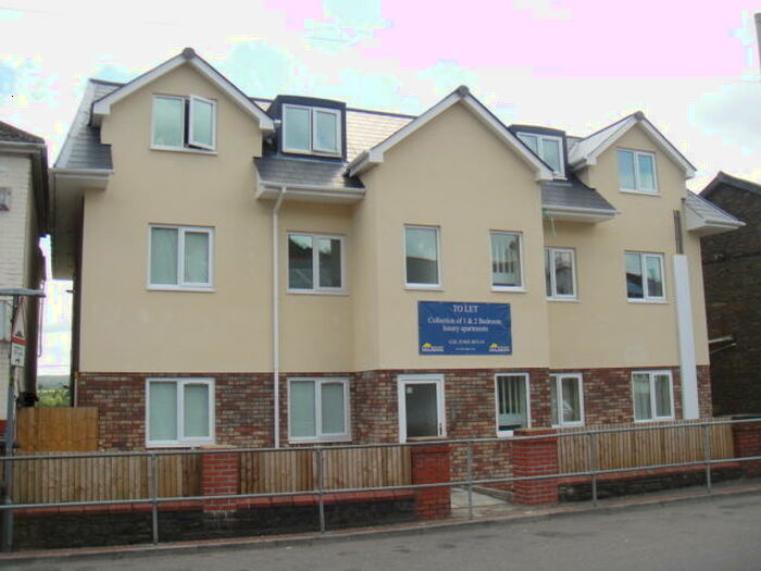 2 Bedroom Flat To Rent In The Avenue, Edwardsville, CF46