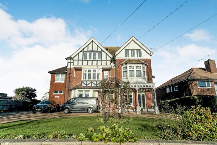 3 Bedroom Flat For Sale In Hastings Road, Bexhill-On-Sea, TN40