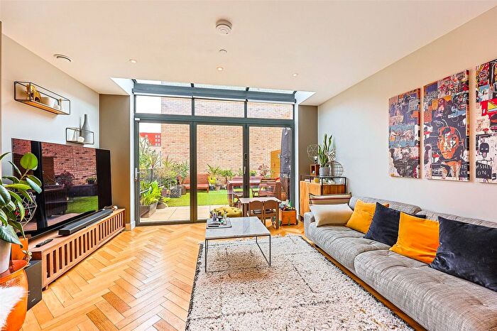 4 Bedroom Town House For Sale In Hoy Close, Colindale Gardens, Colindale, NW9
