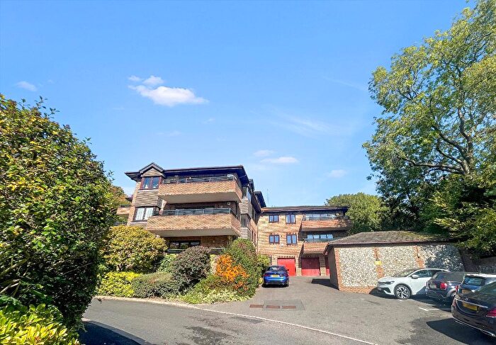 2 Bedroom Apartment To Rent In Lynn Court, Whyteleafe Hill, Caterham, CR3