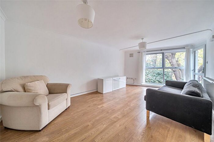 2 Bedroom Flat For Sale In Garrick Close, Ealing, W5