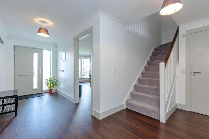 4 Bedroom Detached House For Sale In New Calder Mill Road, Mid Calder, EH54