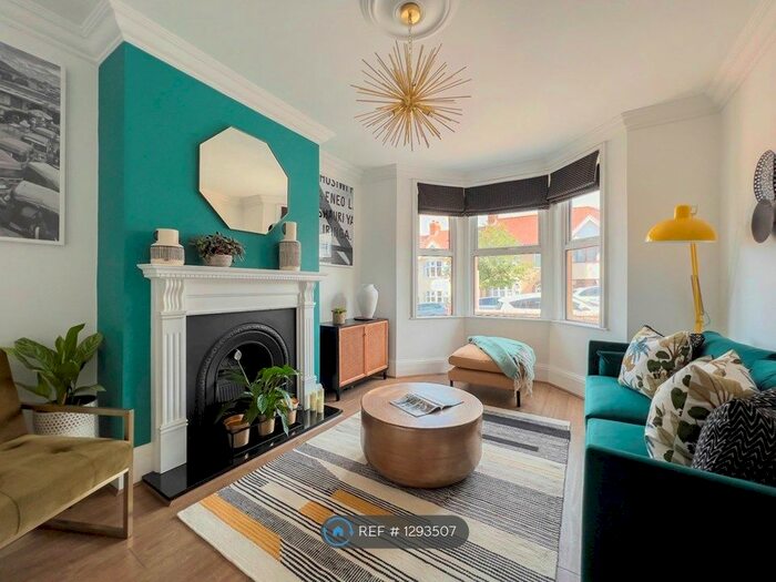 4 Bedroom Terraced House To Rent In Sylvia Avenue, Bristol, BS3