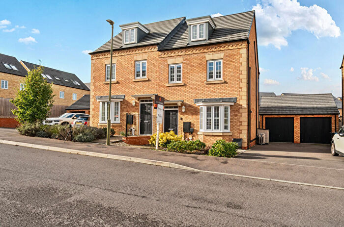 3 Bedroom Semi-Detached House For Sale In Heron Drive, Witney, Oxfordshire, OX28