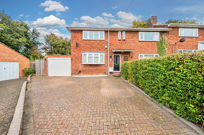 2 Bedroom End Of Terrace House For Sale In Bernard Close, Dunstable, Bedfordshire, LU5