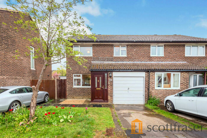 3 Bedroom Semi-Detached House To Rent In Hayes Close, Marston, OX3