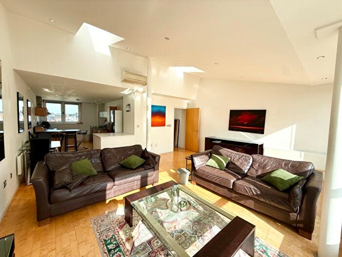 3 Bedroom Apartment To Rent In One Fletcher Gate, Adams Walk, Nottingham, Nottinghamshire, NG1