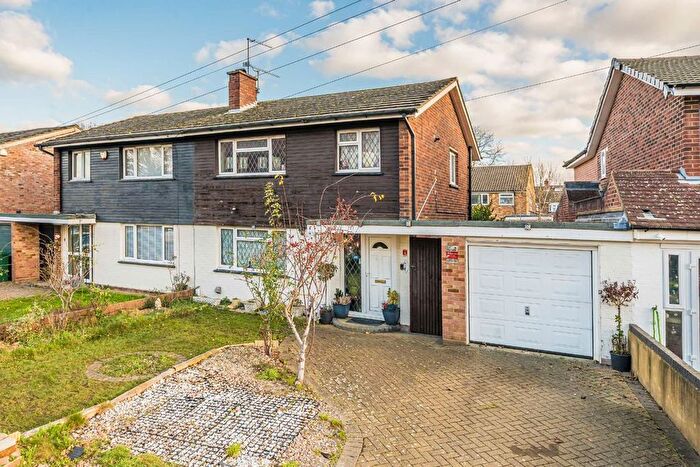 3 Bedroom Semi Detached House For Sale In Oakhall Drive, Sunbury-On-Thames, TW16