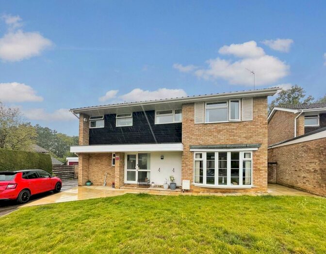 4 Bedroom Detached House To Rent In Cedar Grove, Amersham, HP7