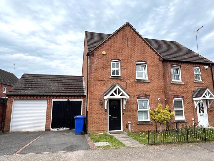 3 Bedroom Semi-Detached House For Sale In The Oaks, Grange Park, Northampton, NN4