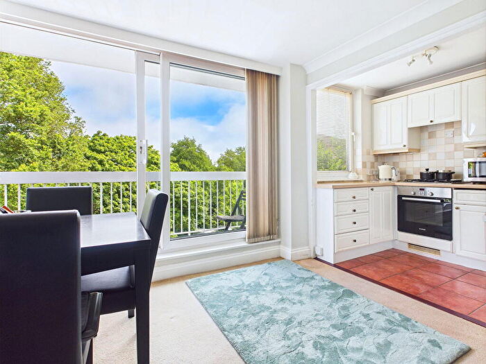 2 Bedroom Flat For Sale In Furze Hill, Hove, BN3