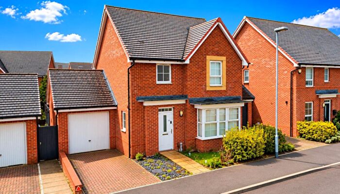 3 Bedroom Detached House To Rent In Swallowfields, Hemel Hempstead, HP2