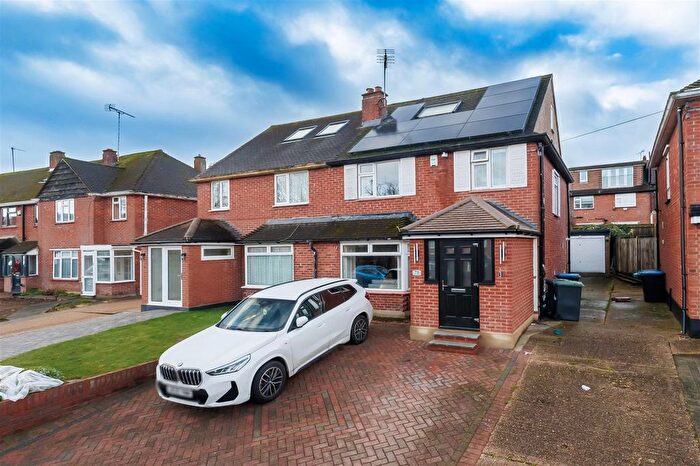 4 Bedroom Semi Detached House For Sale In Crows Road, Epping, CM16