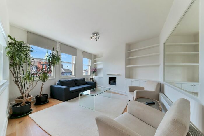 2 Bedroom Flat To Rent In High Street Mews, Wimbledon Village, SW19