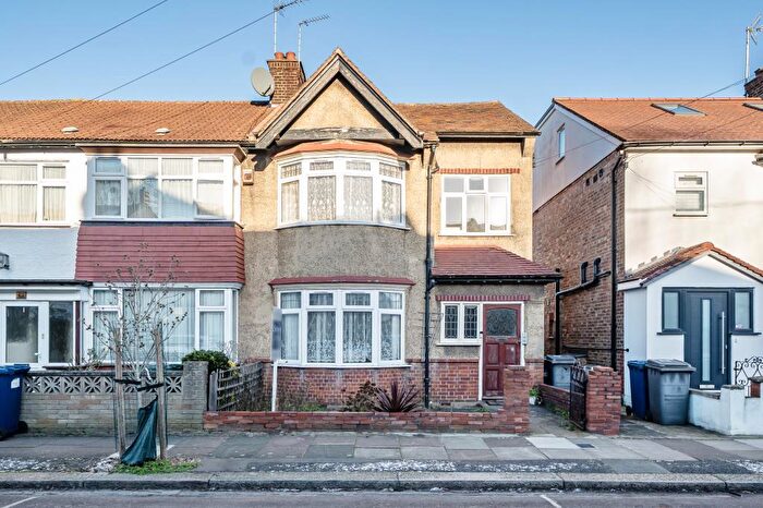 3 Bedroom End Of Terrace House For Sale In Rosemary Avenue, Finchley, N3