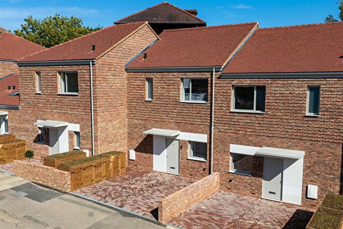 3 Bedroom Terraced House For Sale In House Farmstead Parade, Burlington Rise, Barnet, EN4