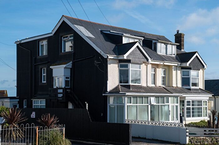 1 Bedroom Flat To Rent In Pentire Avenue, Gull Rock, TR7