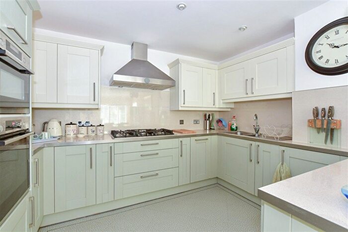 2 Bedroom Flat For Sale In Victoria Avenue, Shanklin, Isle Of Wight, PO37