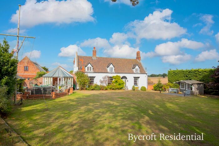 5 Bedroom Detached House For Sale In Hall Road, Hopton, Great Yarmouth, NR31