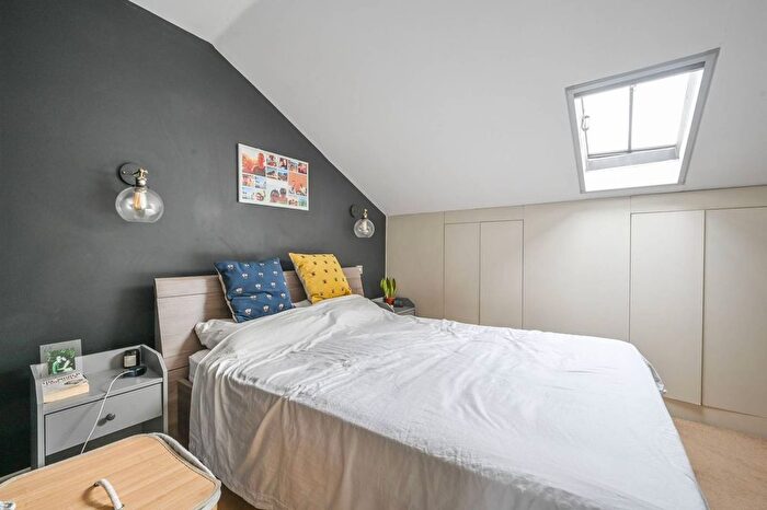 3 Bedroom Flat For Sale In Bow Road, Bow, London, E3