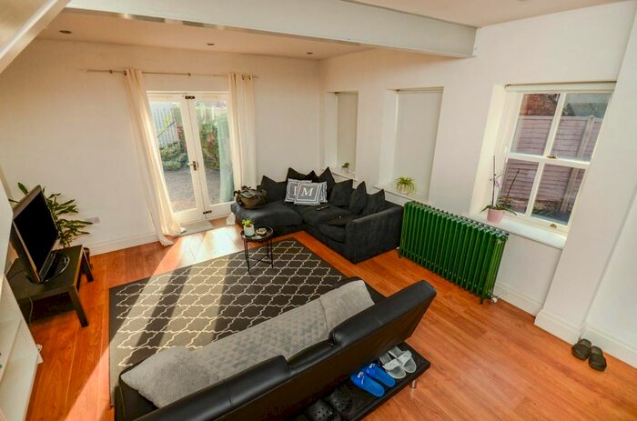 2 Bedroom Detached House To Rent In Daniel Hill, Sheffield, S6